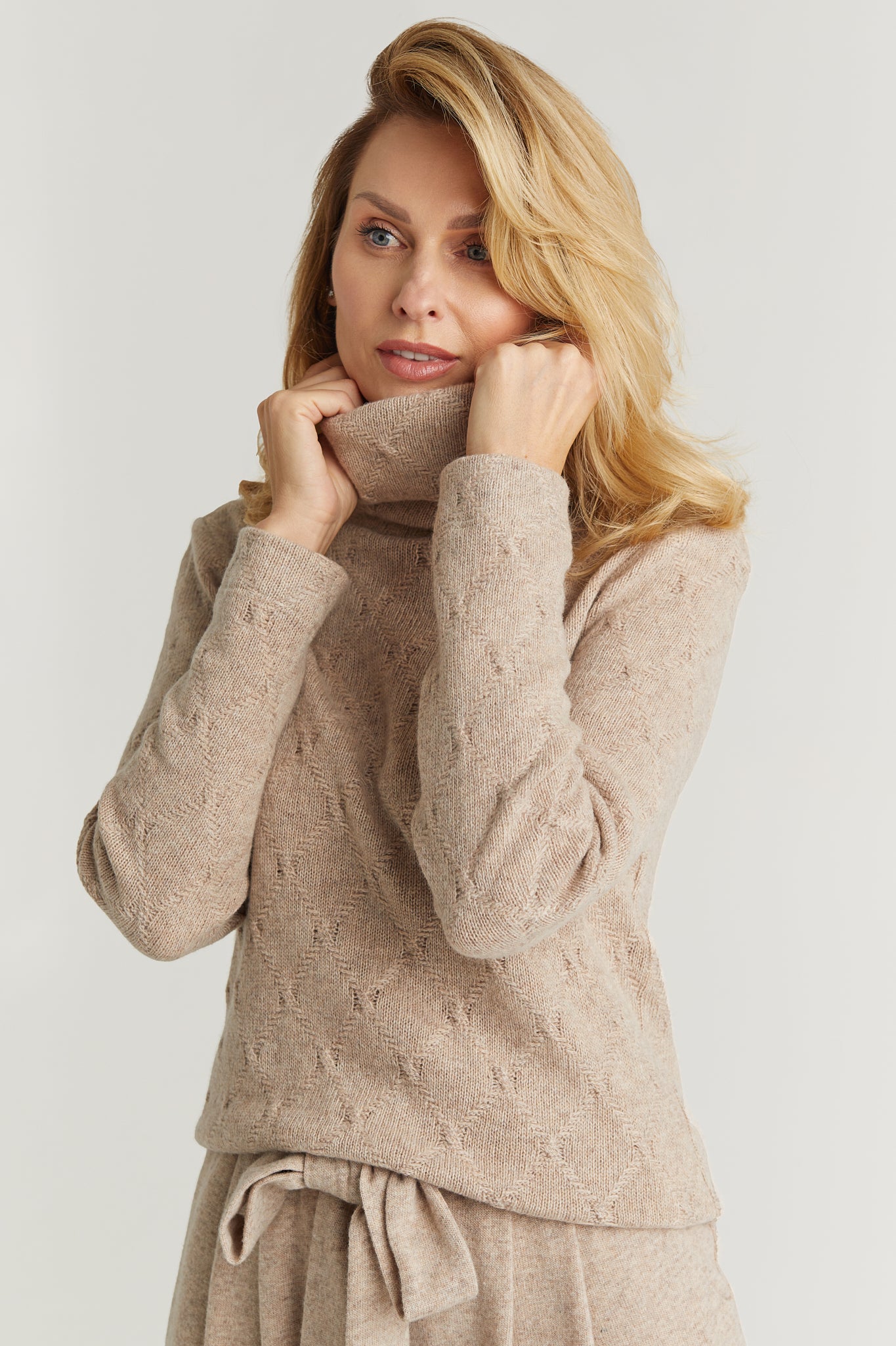 Gaudium Turtleneck Sweater With Pattern in Sand