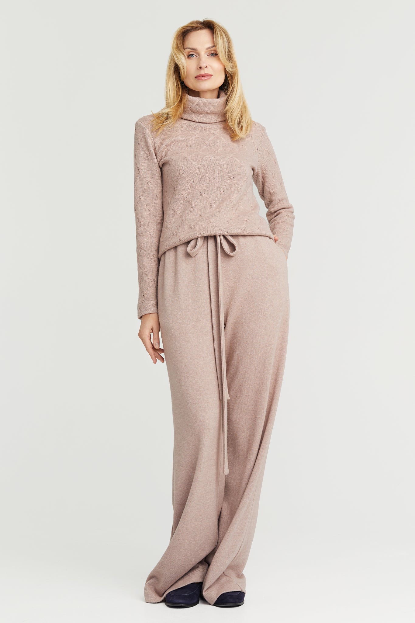 Gaudium Turtleneck Sweater With Pattern in Dusty Pink
