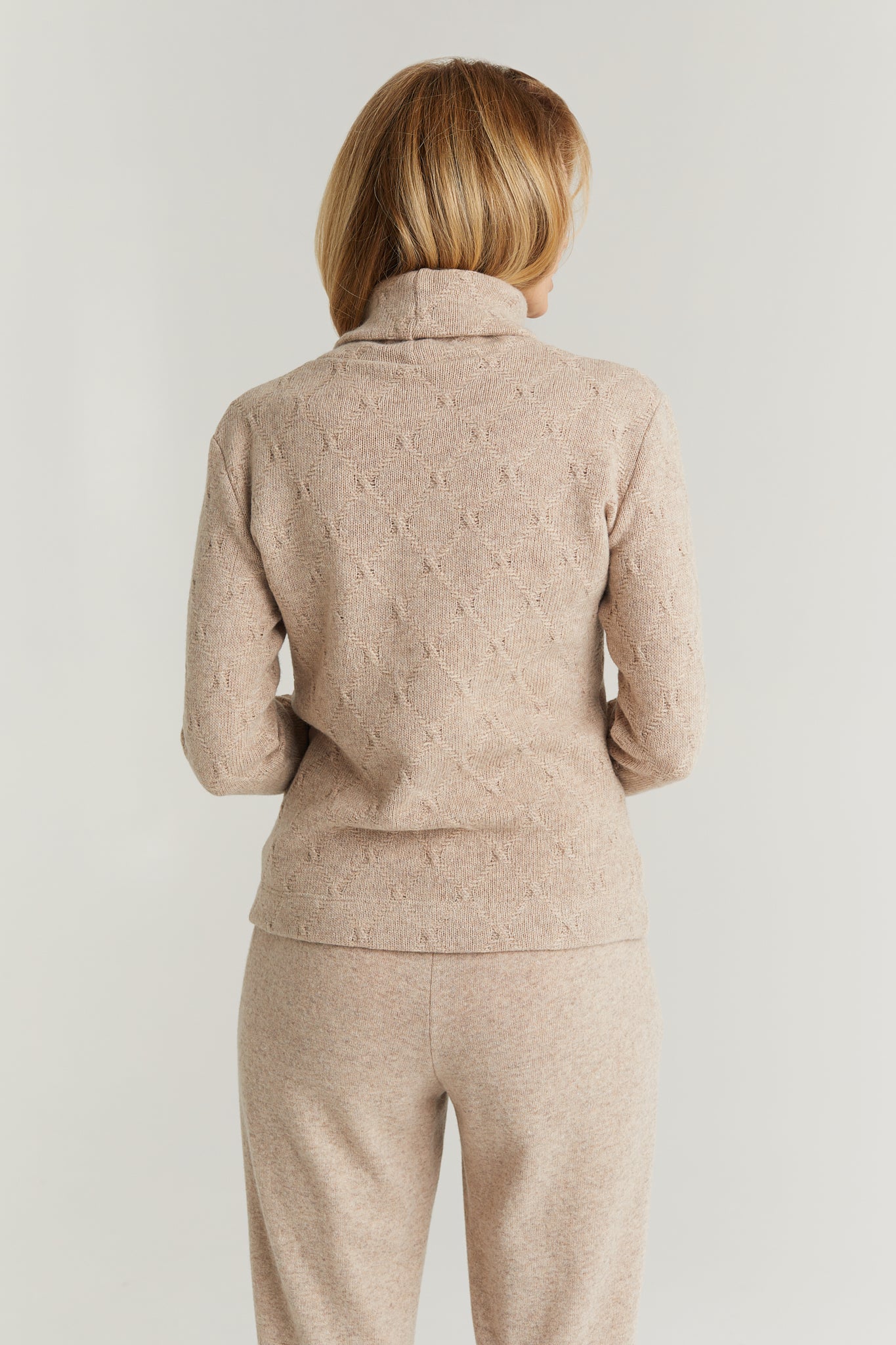Gaudium Turtleneck Sweater With Pattern in Sand