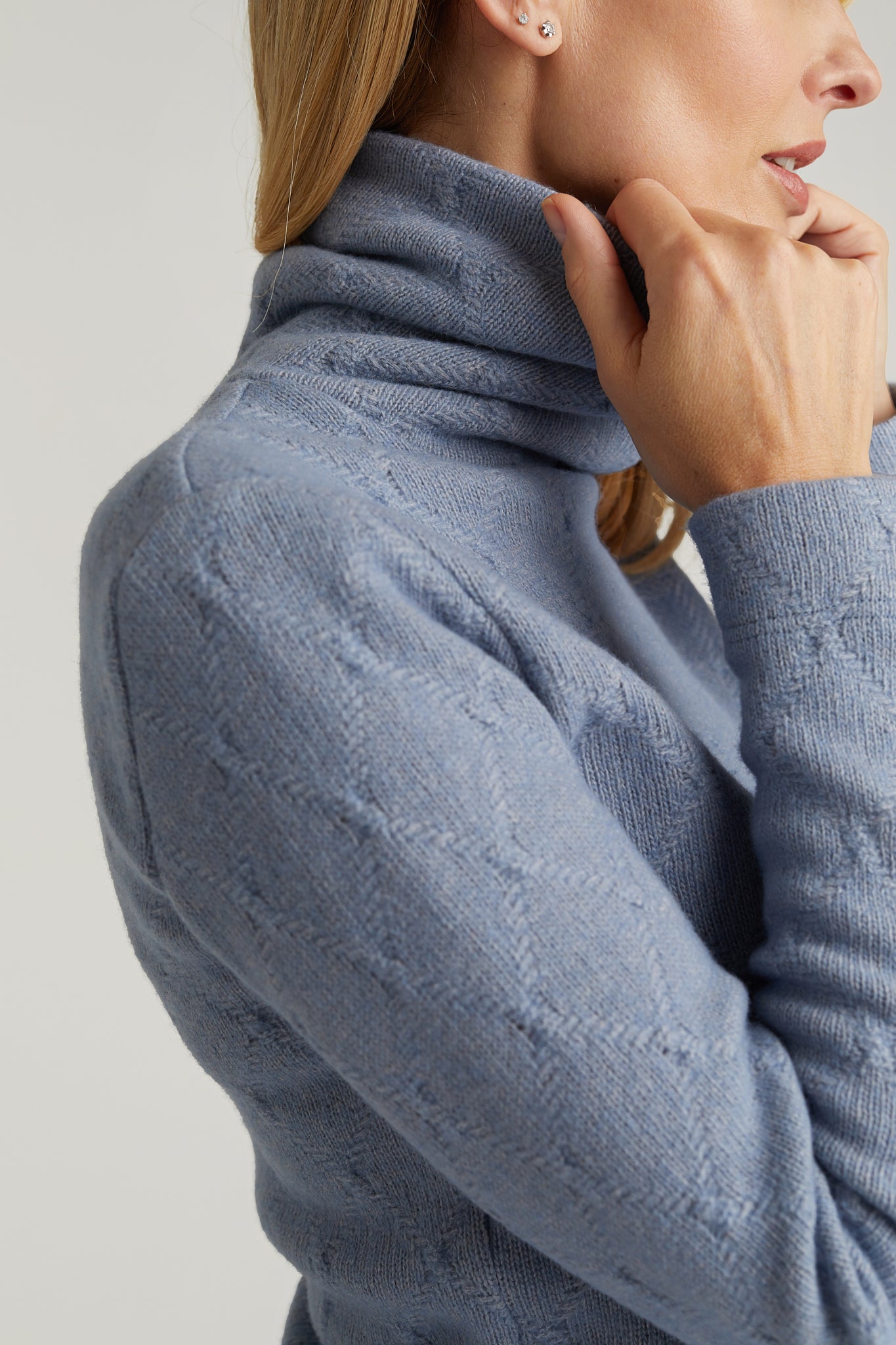 Gaudium Turtleneck Sweater With Pattern in Blue