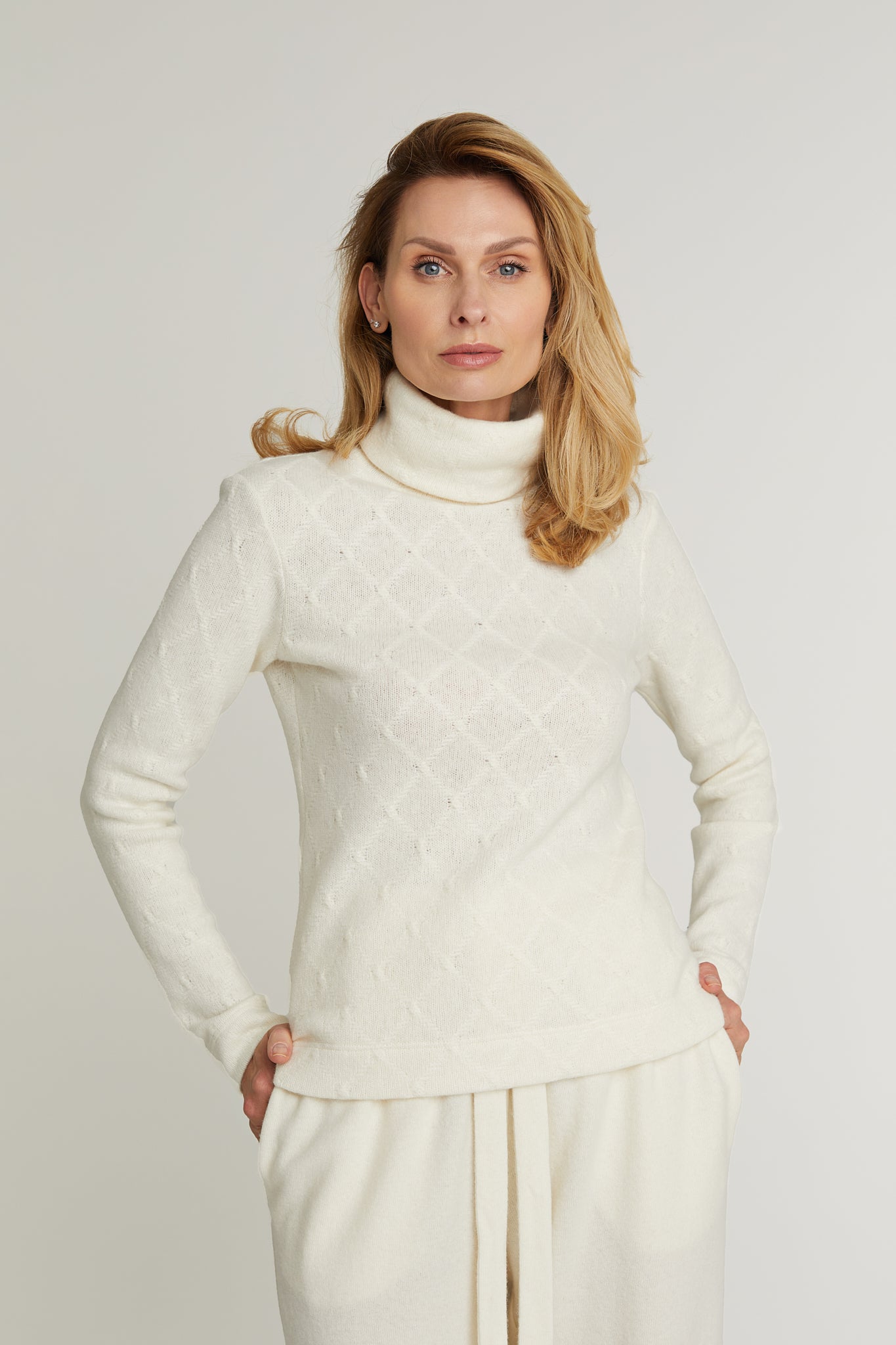 Gaudium Turtleneck Sweater With Pattern in Ivory White