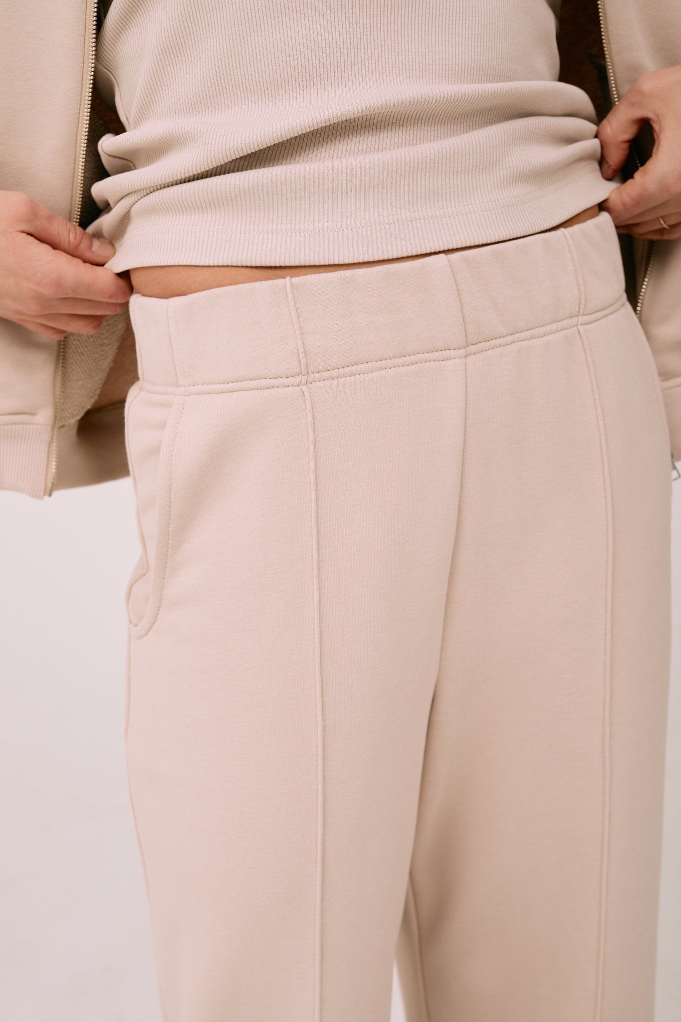 Otium Sweatpants in Creamy