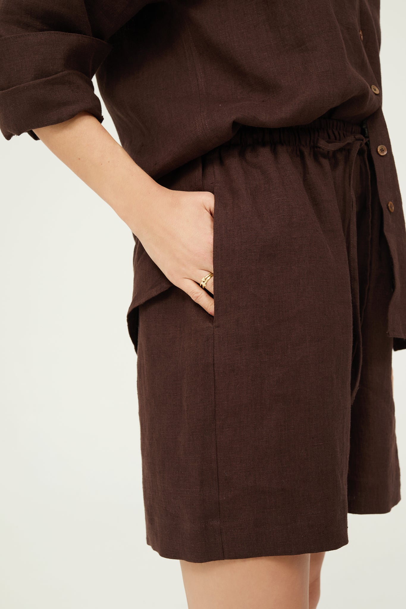 Terra shorts in Chocolate